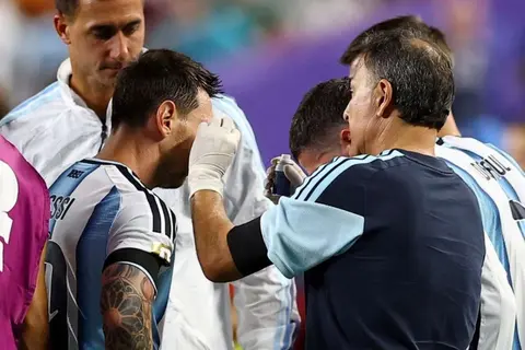 إصابة ميسي تثير القلق.. هل يغيب عن نصف نهائي كأس العالم؟